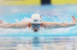开云体育在线-游泳球员突破自我，表现堪称完美