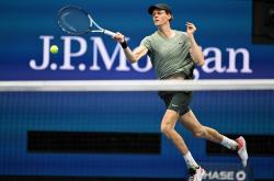 开云体育APP下载-网球选手发挥出色，荣膺最佳MVP