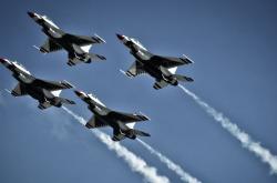 开云体育中国-赛道与绿茵的双重奏，巴西在F1街道赛焦点战及足球场上对皇马的压制艺术