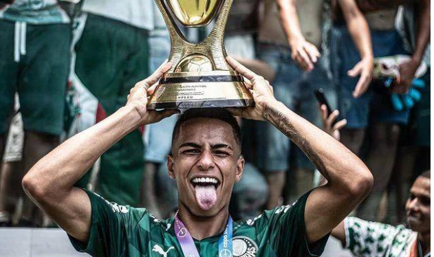 马德里竞技险胜哥伦比亚，乔瓦尼·雷纳高光表现的简单介绍