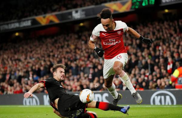 包含印度羽毛球队碾压丹麦羽毛球队，李宗伟完成帽子戏法的词条