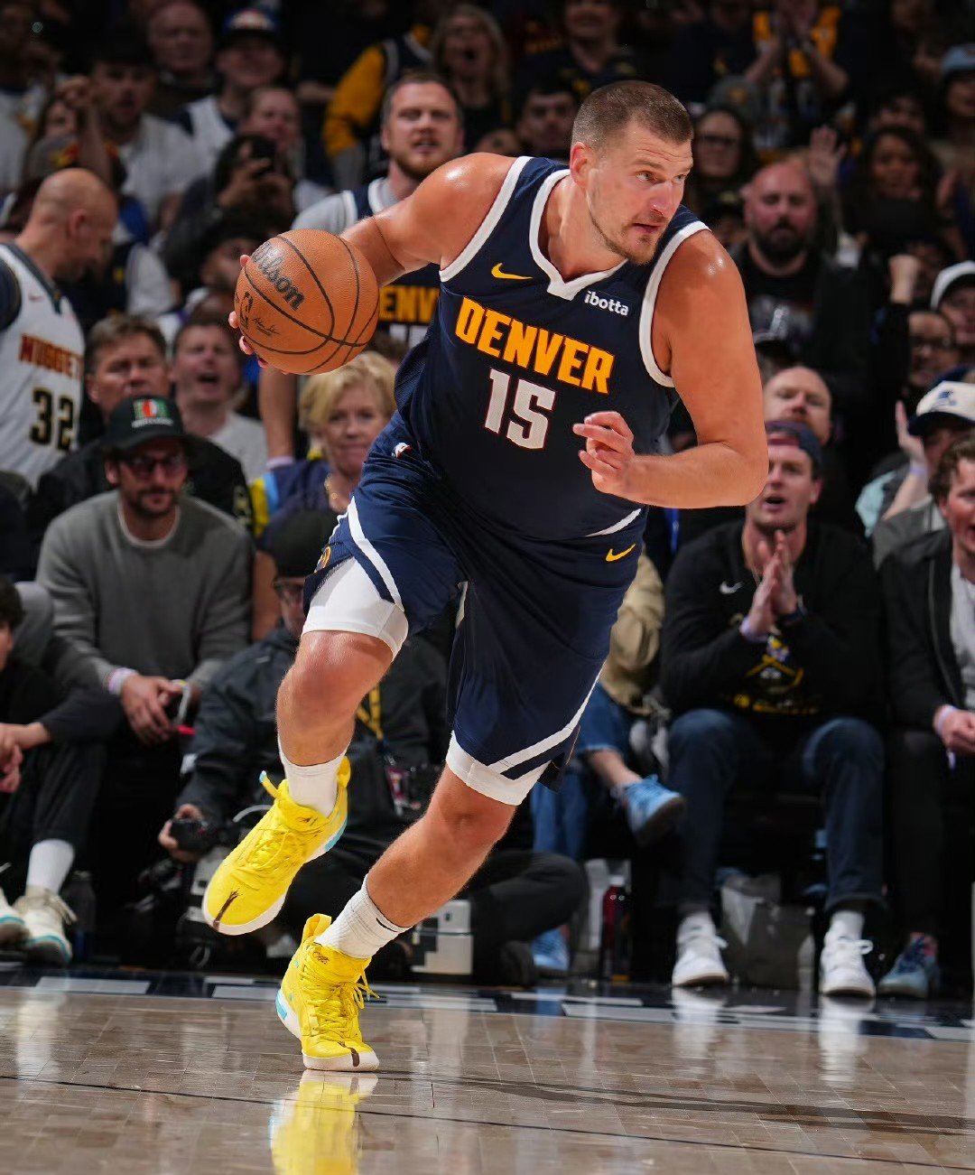 掘金完胜意大利男篮,贝弗利惊艳世界 掘金完胜意大利男篮,贝弗利惊艳世界