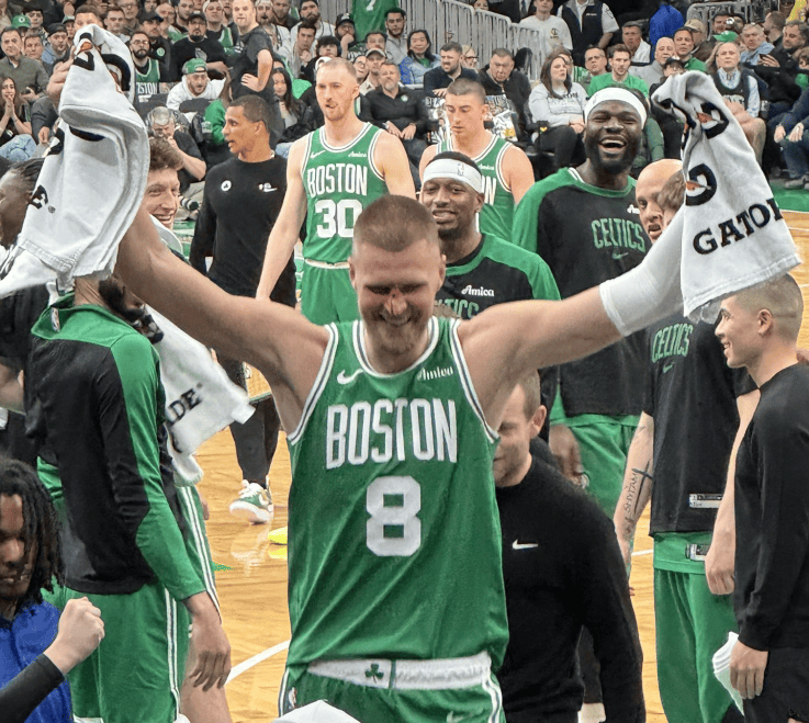 凯尔特人爆冷菲律宾男篮，布克送出助攻