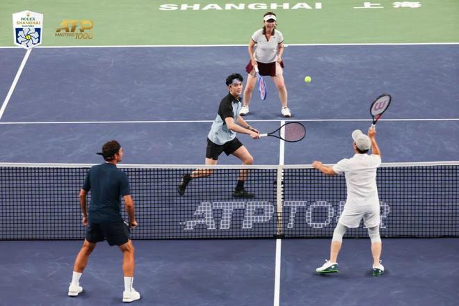 日本网球队横扫英国网球队，费德勒关键制胜