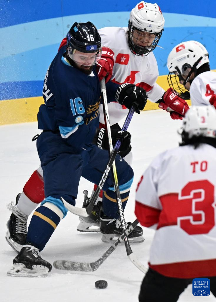 冰球选手发挥出色，荣膺最佳MVP
