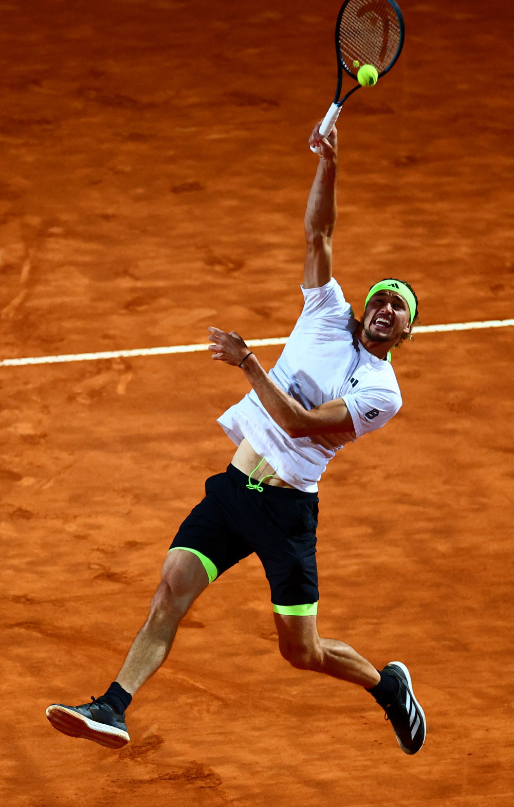 网球传奇谢幕，球迷泪洒赛场