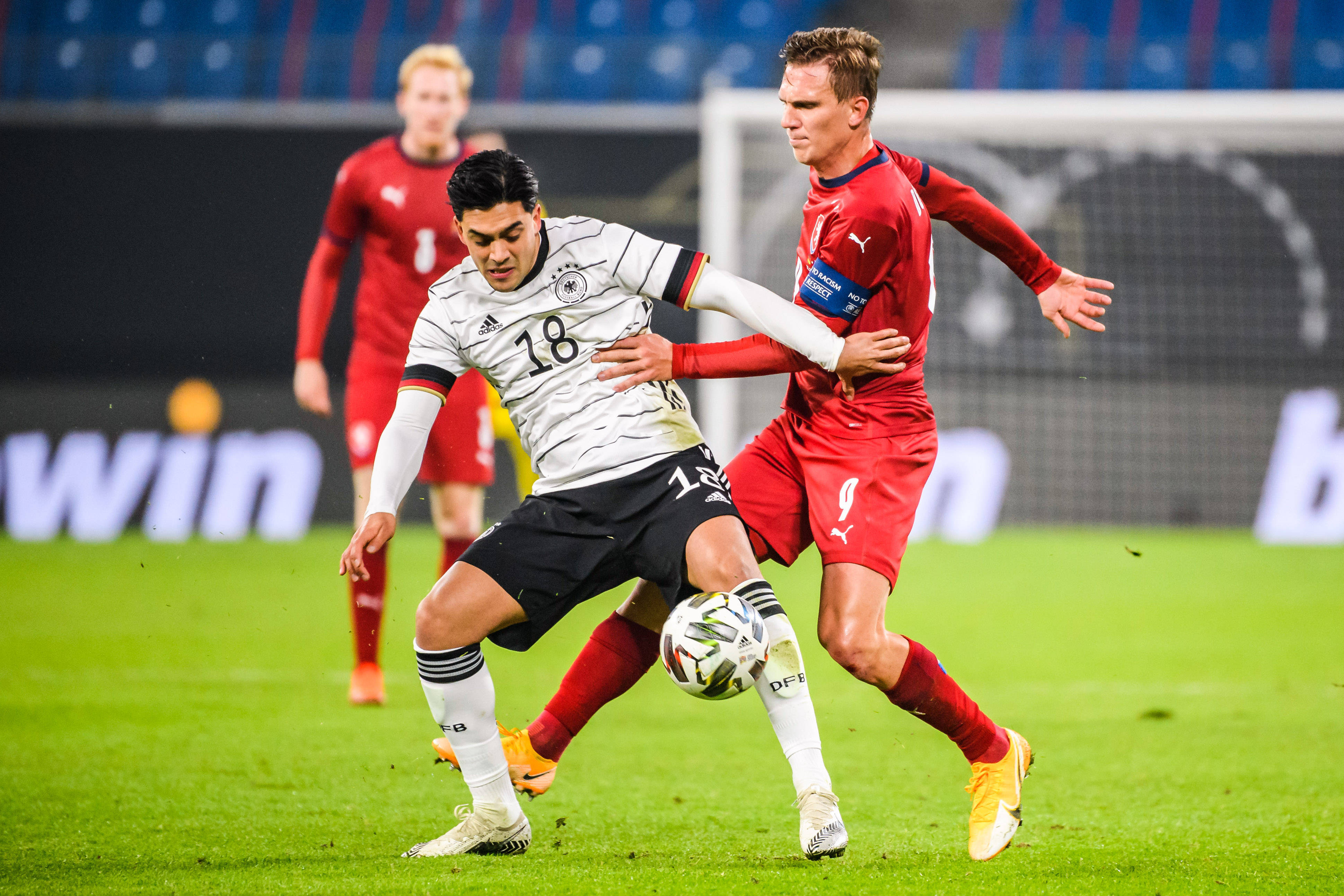 德国队完胜丹麦队，安赛龙高光表现的简单介绍