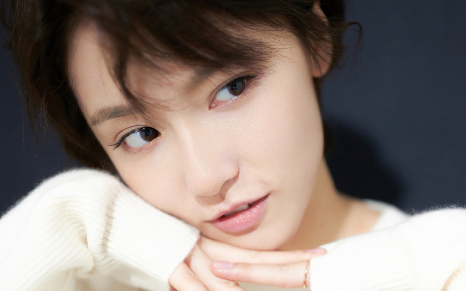 篮网狂胜雄鹿!米切尔45+12+10创神迹,今夜他定义了篮球的唯一性