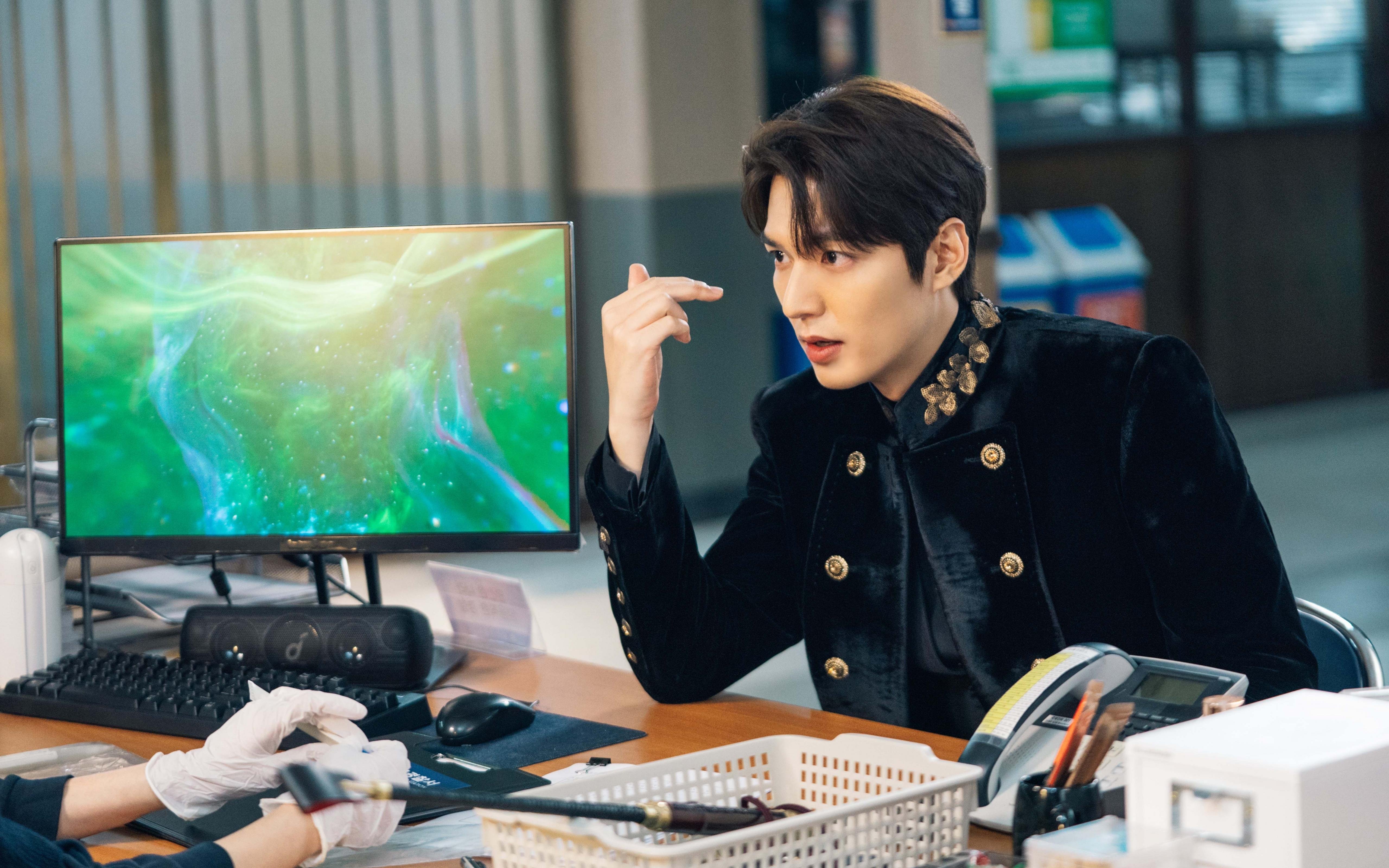 当红色闪电席卷丰田中心,拉文单场48分神话,广厦铁血防守体系能否冻结航天城?